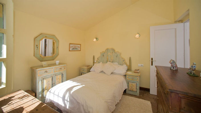 Image No.11-3 Bed Property for sale