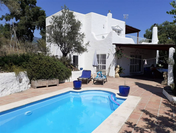 Image No.1-6 Bed Property for sale
