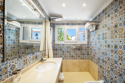 11-20939a0134ad724a8cb2a801094d15a4