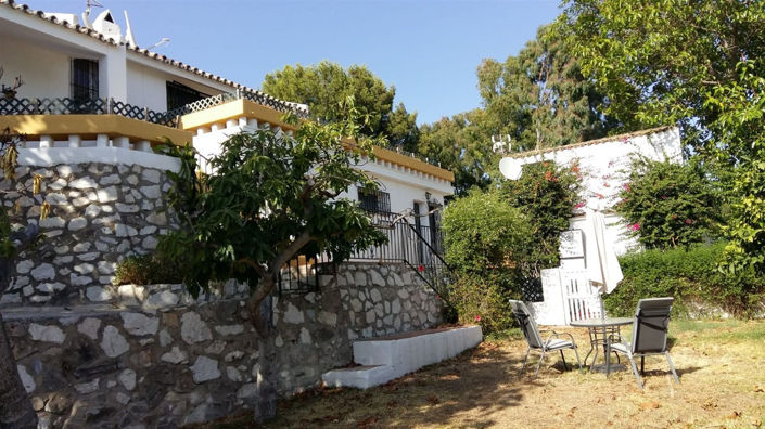 Image No.1-4 Bed Property for sale