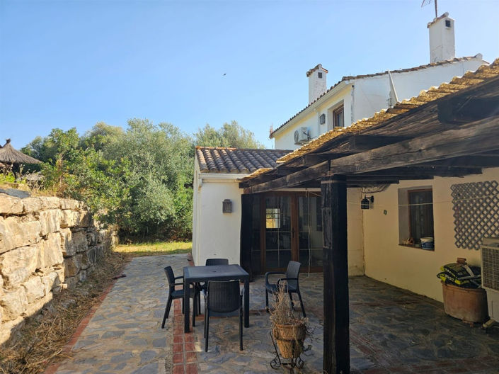 Image No.15-6 Bed Property for sale