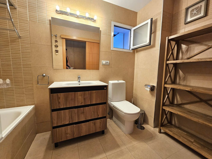 Image No.13-2 Bed Property for sale