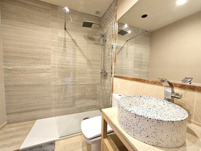 Image No.17-3 Bed Property for sale