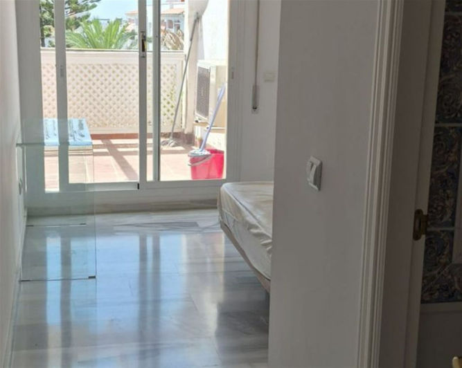 Image No.12-3 Bed Property for sale