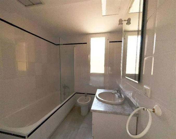 Image No.14-3 Bed Property for sale