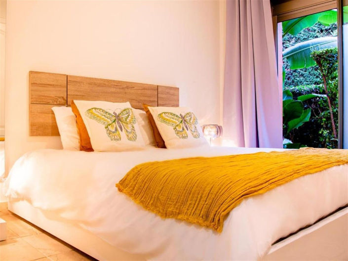 Image No.10-2 Bed Property for sale