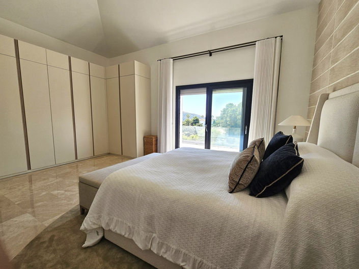 Image No.16-4 Bed Property for sale