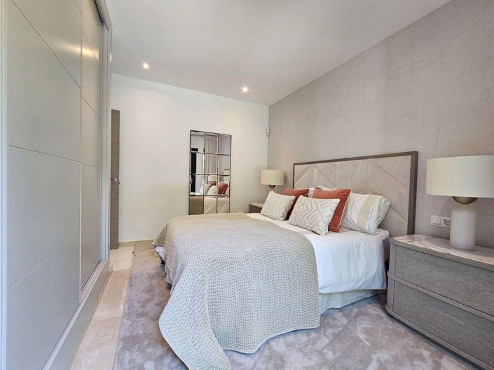 Image No.25-4 Bed Property for sale