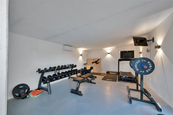 Image No.31-4 Bed Property for sale