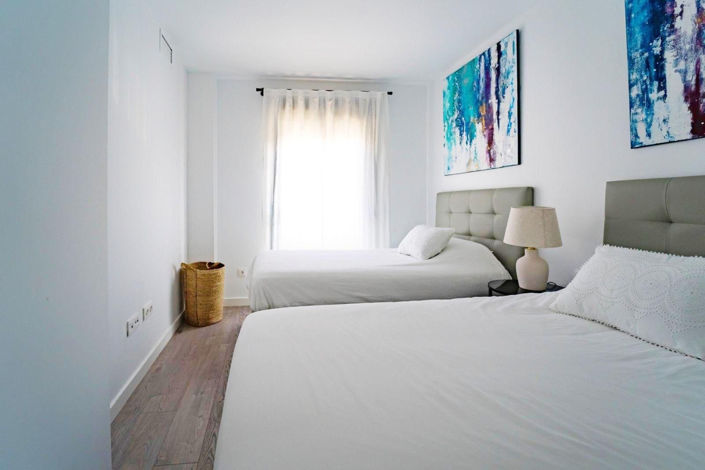 Image No.13-3 Bed Property for sale