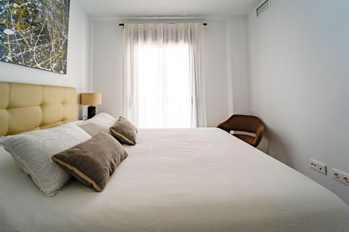 Image No.15-3 Bed Property for sale