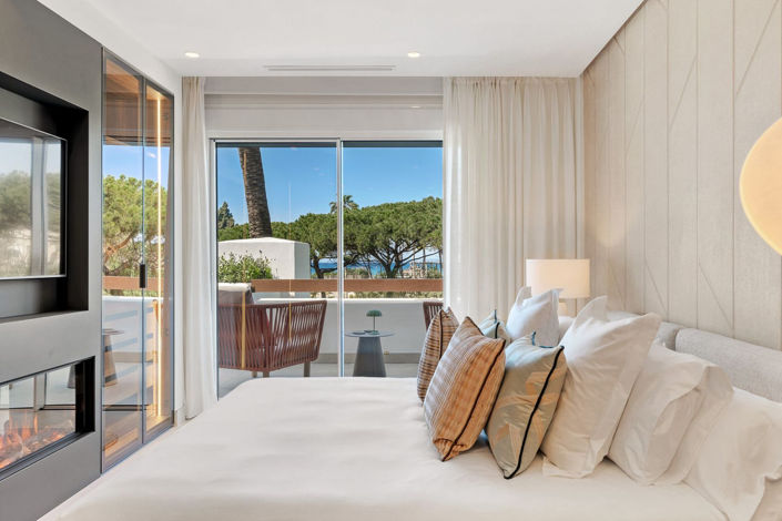 Image No.9-6 Bed Property for sale