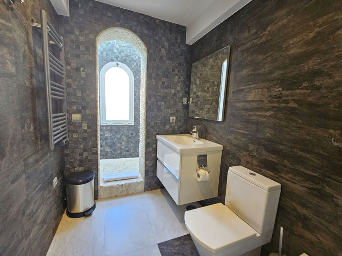 Image No.10-5 Bed Property for sale