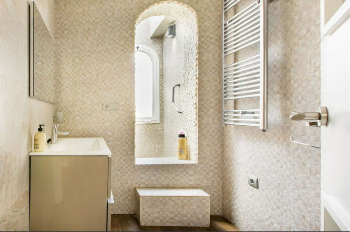 Image No.12-5 Bed Property for sale