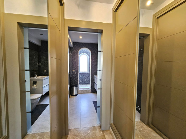 Image No.15-5 Bed Property for sale