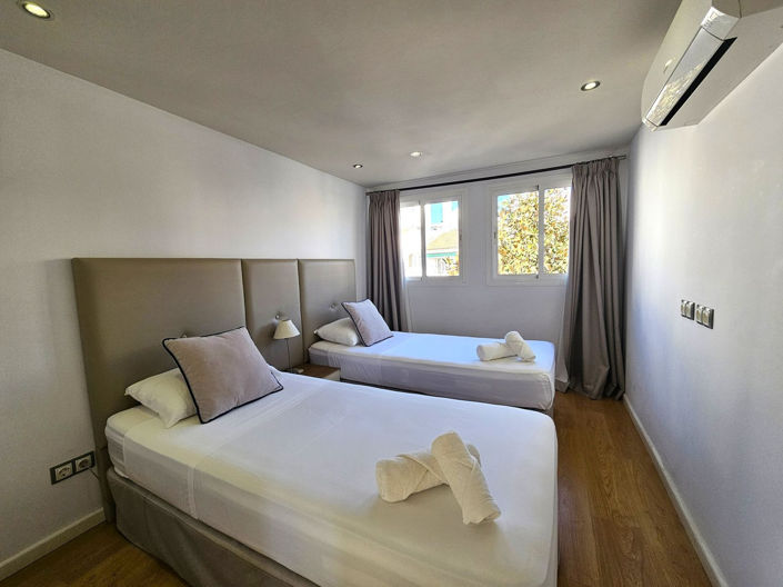 Image No.7-5 Bed Property for sale