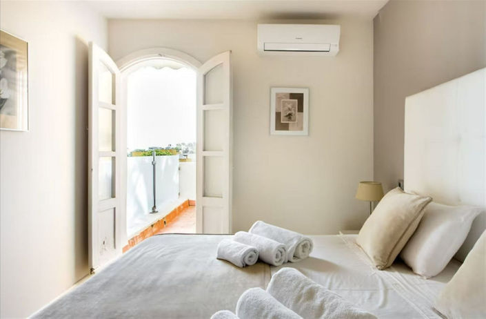 Image No.9-5 Bed Property for sale