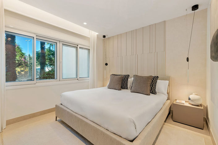 Image No.13-3 Bed Property for sale