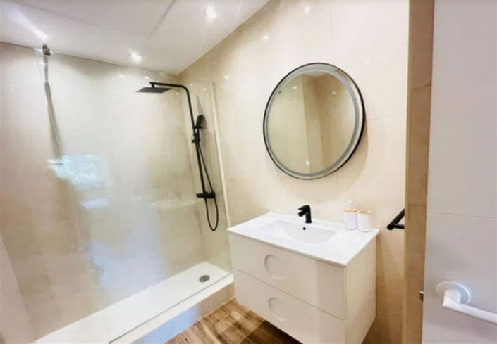 Image No.12-2 Bed Property for sale