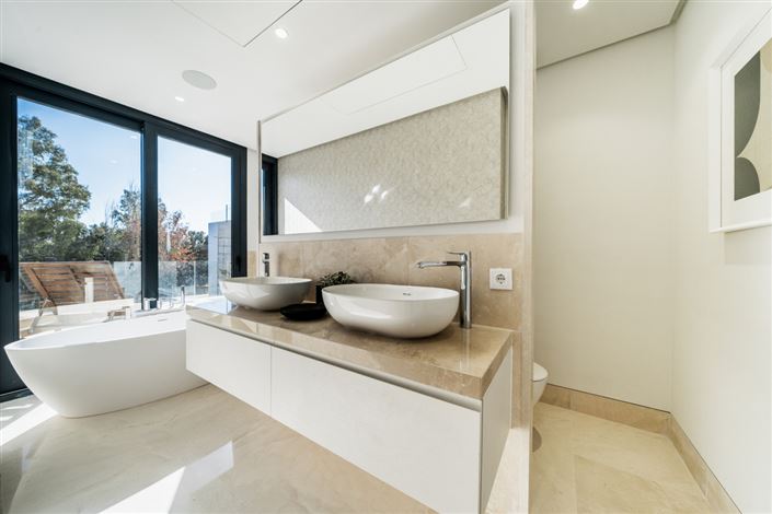 Image No.13-4 Bed Villa / Detached for sale