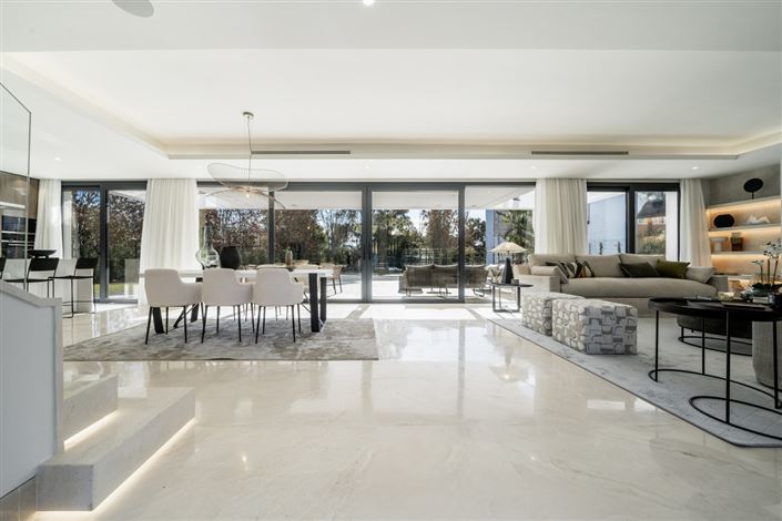 Image No.5-4 Bed Villa / Detached for sale