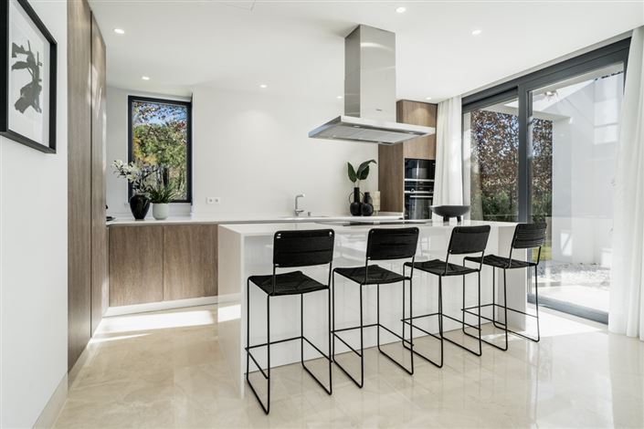 Image No.10-4 Bed Villa / Detached for sale