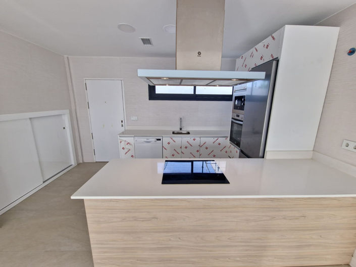 Image No.8-4 Bed Villa / Detached for sale