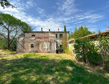 1 - Chianni, House