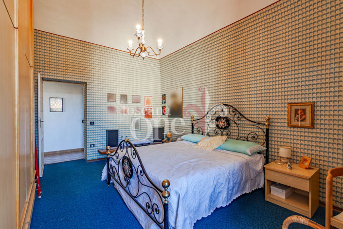 Image No.20-4 Bed House for sale