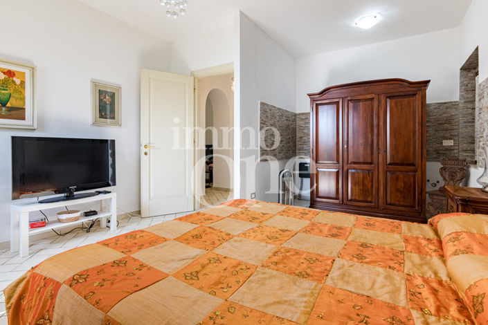 Image No.14-3 Bed House for sale