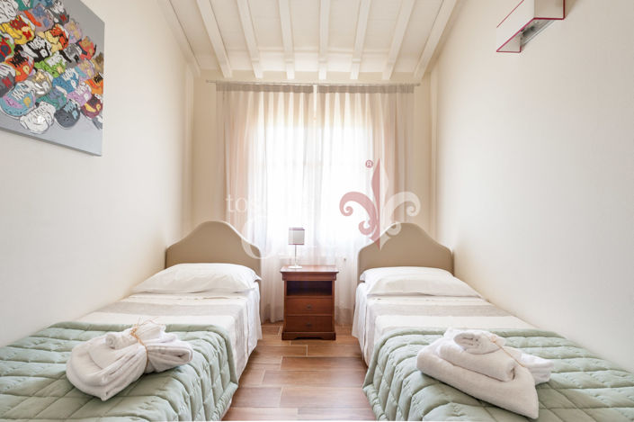 Image No.5-2 Bed House for sale