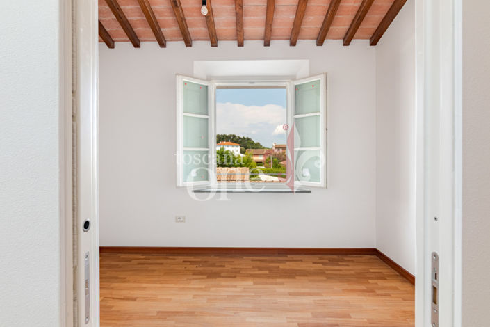 Image No.18-3 Bed House for sale