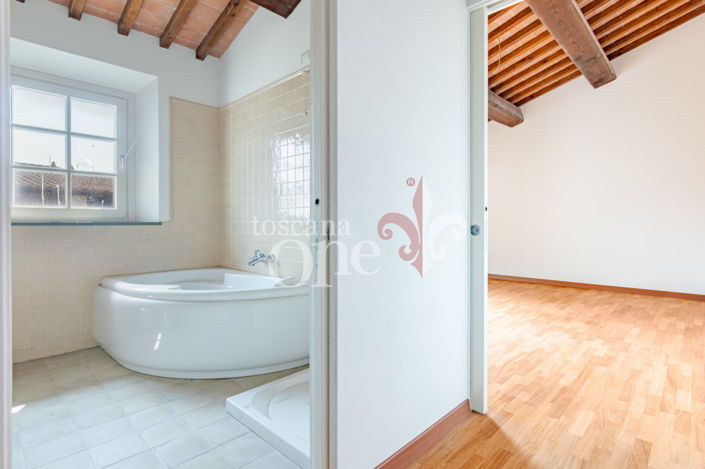 Image No.11-3 Bed House for sale