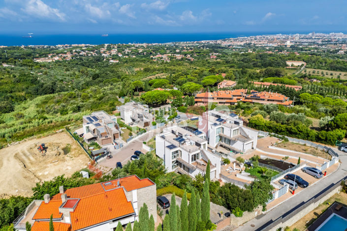 Image No.9-1 Bed Townhouse for sale