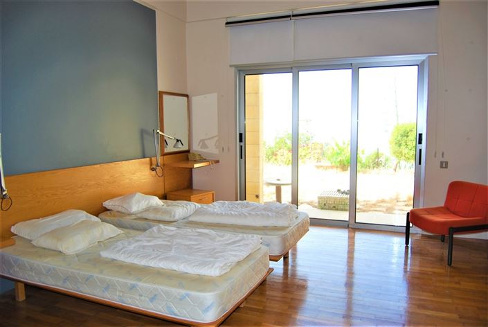 Image No.9-5 Bed House for sale