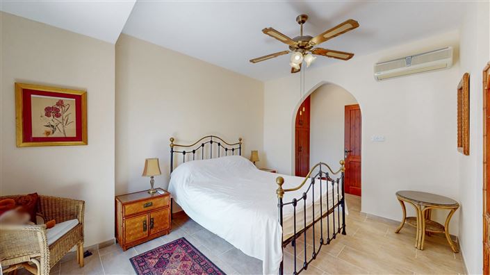 Image No.19-5 Bed House for sale