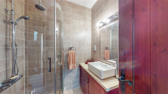 Image No.20-5 Bed House for sale