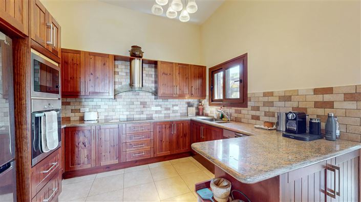 Image No.3-5 Bed House for sale