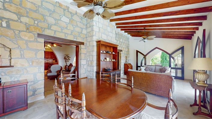 Image No.6-5 Bed House for sale