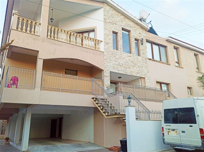 Image No.12-3 Bed House for sale