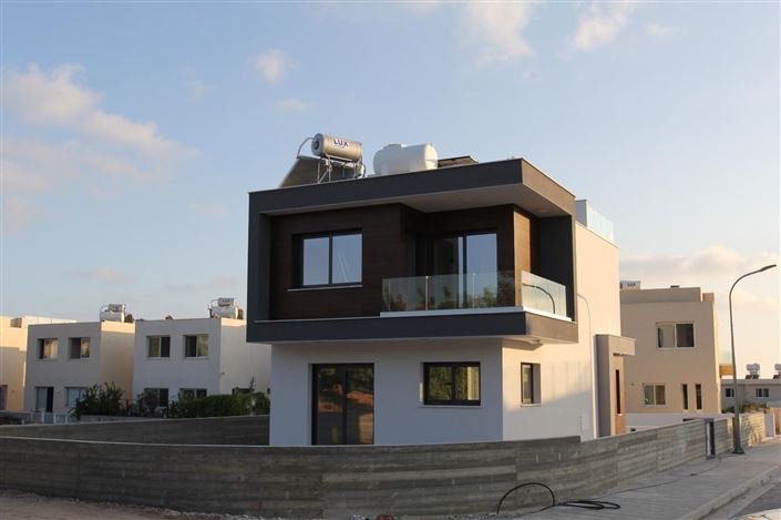 Image No.11-3 Bed House for sale