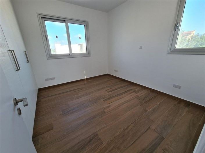 Image No.14-5 Bed House for sale