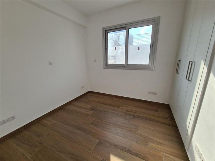 Image No.16-5 Bed House for sale