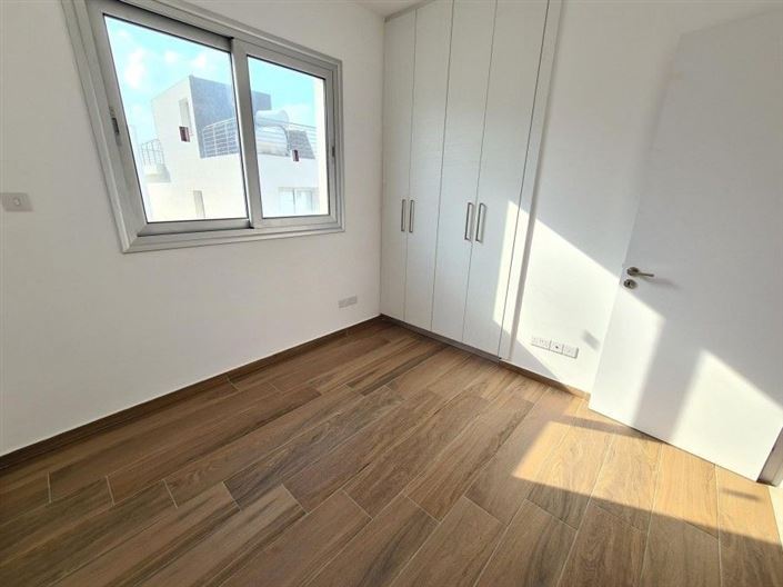 Image No.17-5 Bed House for sale