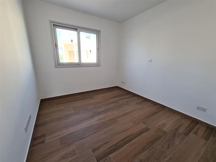 Image No.6-5 Bed House for sale