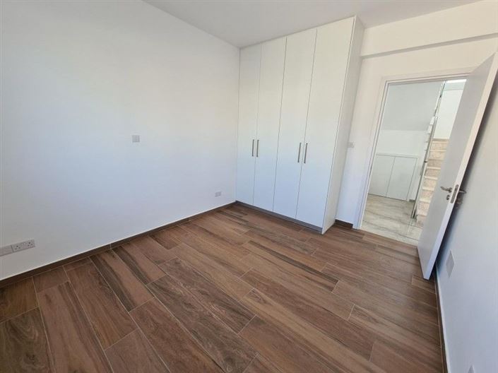 Image No.7-5 Bed House for sale