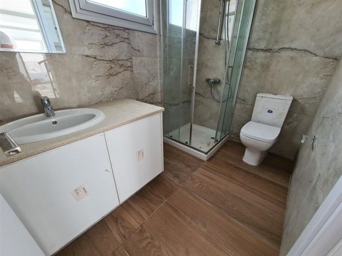 Image No.8-5 Bed House for sale