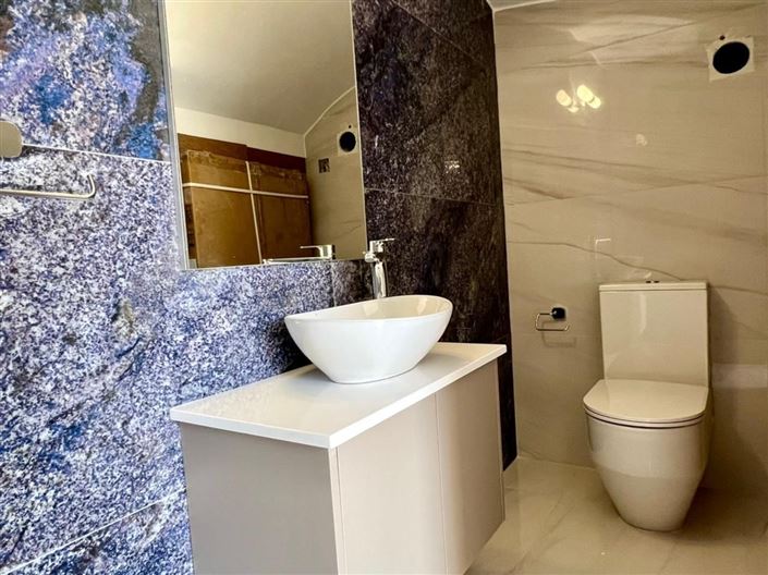 Image No.12-3 Bed House for sale