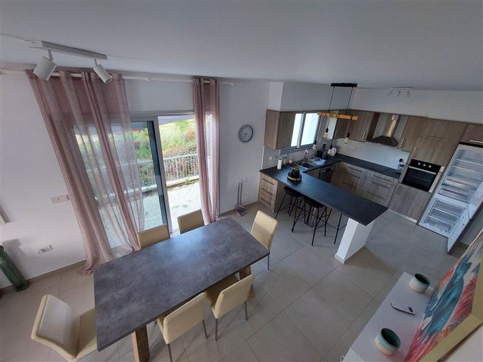 Image No.2-4 Bed House for sale