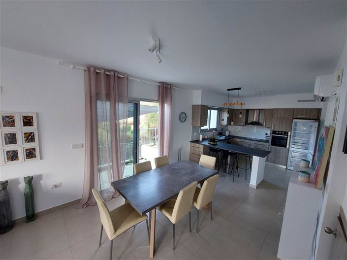 Image No.3-4 Bed House for sale